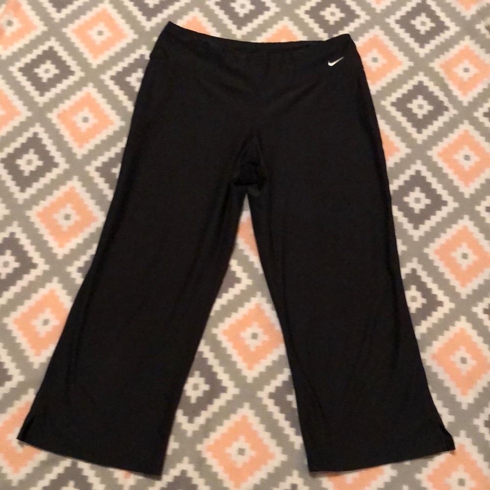 Nike FITDRY Womens Solid Black Training Capris SzM